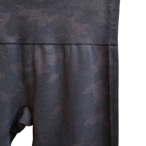 BAGATELLE Collection High Rise Leggings in Muted Camo, Size Medium - Picture 3 of 8